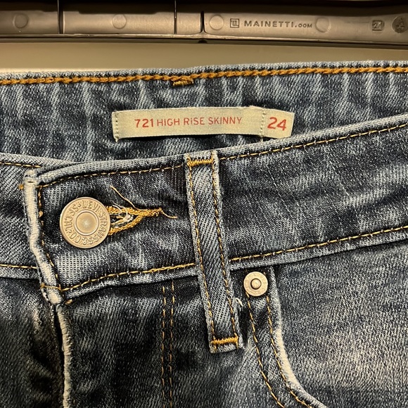 Levi’s barely used still in good condition - Picture 3 of 7